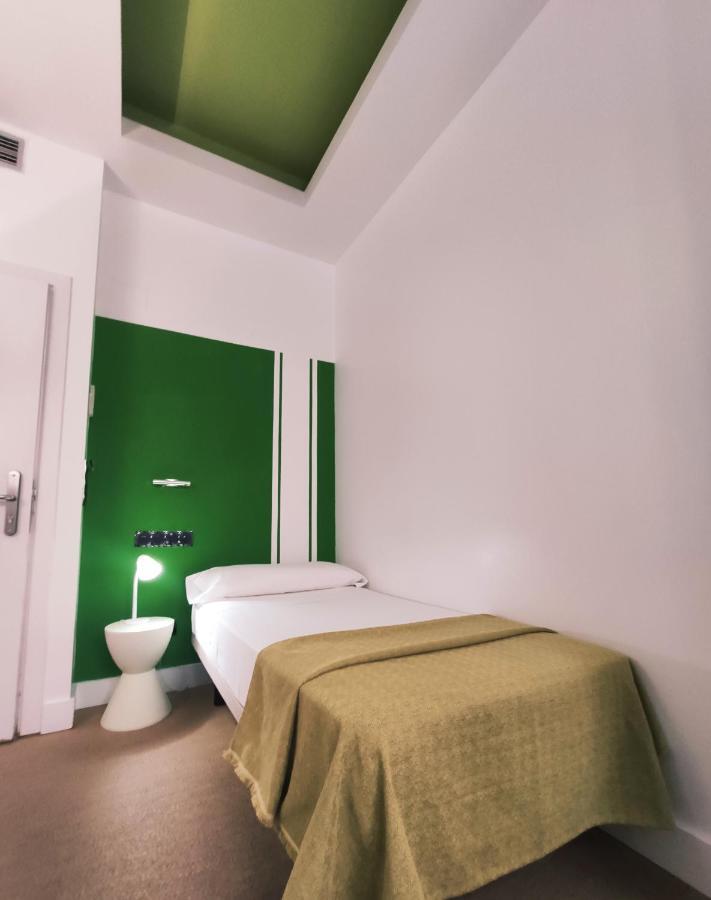 Single Room,1375527839:JPEG
